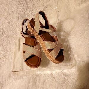 Only tried on, Pierre Dumas sandals, brand new! Comes with box, the box may not